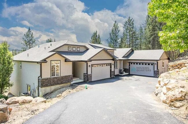 Primary Photo - 420 E Little Spokane Connection Rd