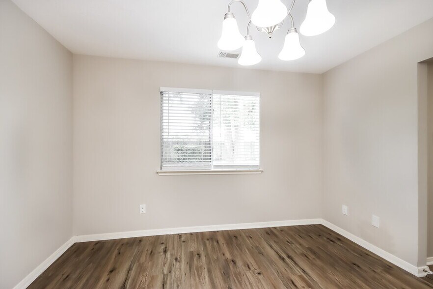 Building Photo - 6923 Echo Pines Dr