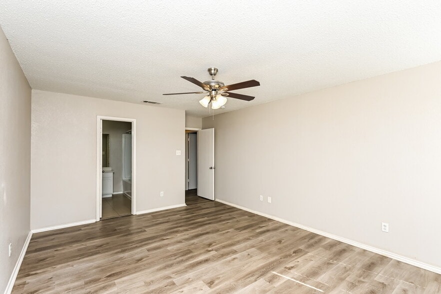 Building Photo - 8128 Twin Oaks Trail