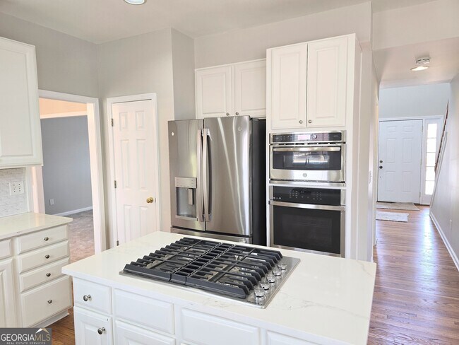 Building Photo - 641 Olde Ivy Way