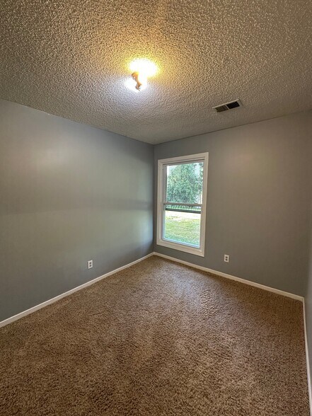 Building Photo - 2125 Quail Creek Dr
