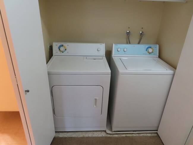 Building Photo - Two Bedroom Condo in UTC
