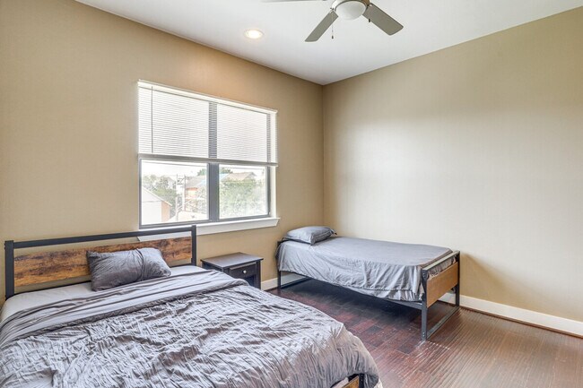 Building Photo - 1613 Bonner St