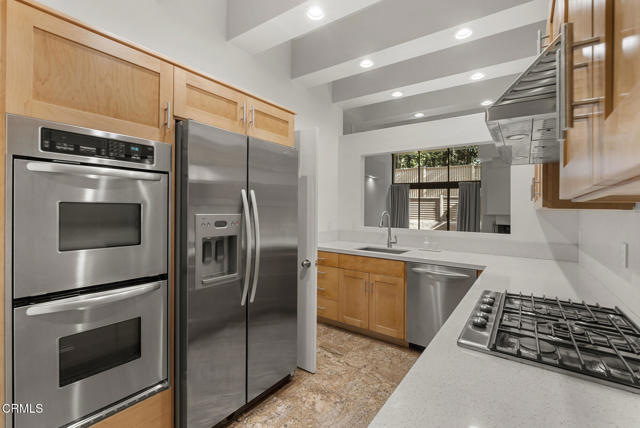 Building Photo - 1520 S Beverly Glen Blvd