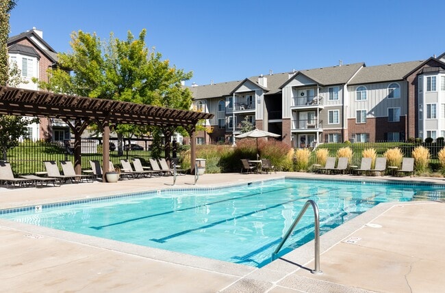 Building Photo - Sterling Pointe Apartments