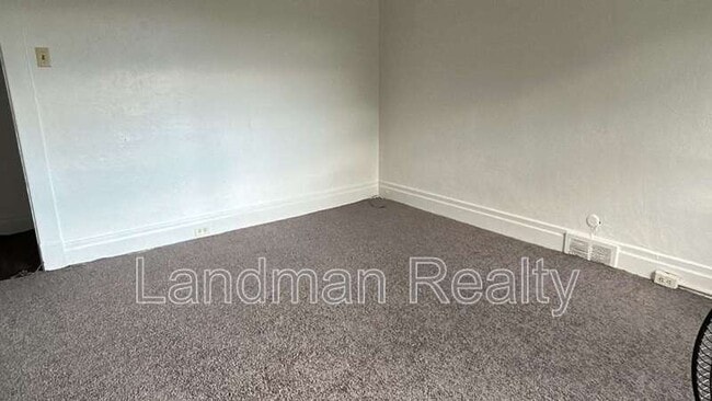 Building Photo - 711 Russellwood Ave