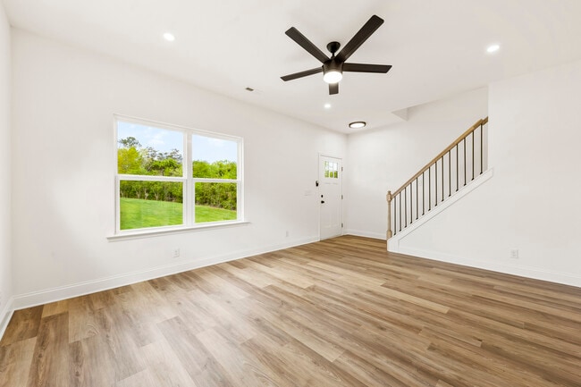Building Photo - 2043 Greenoak Dr
