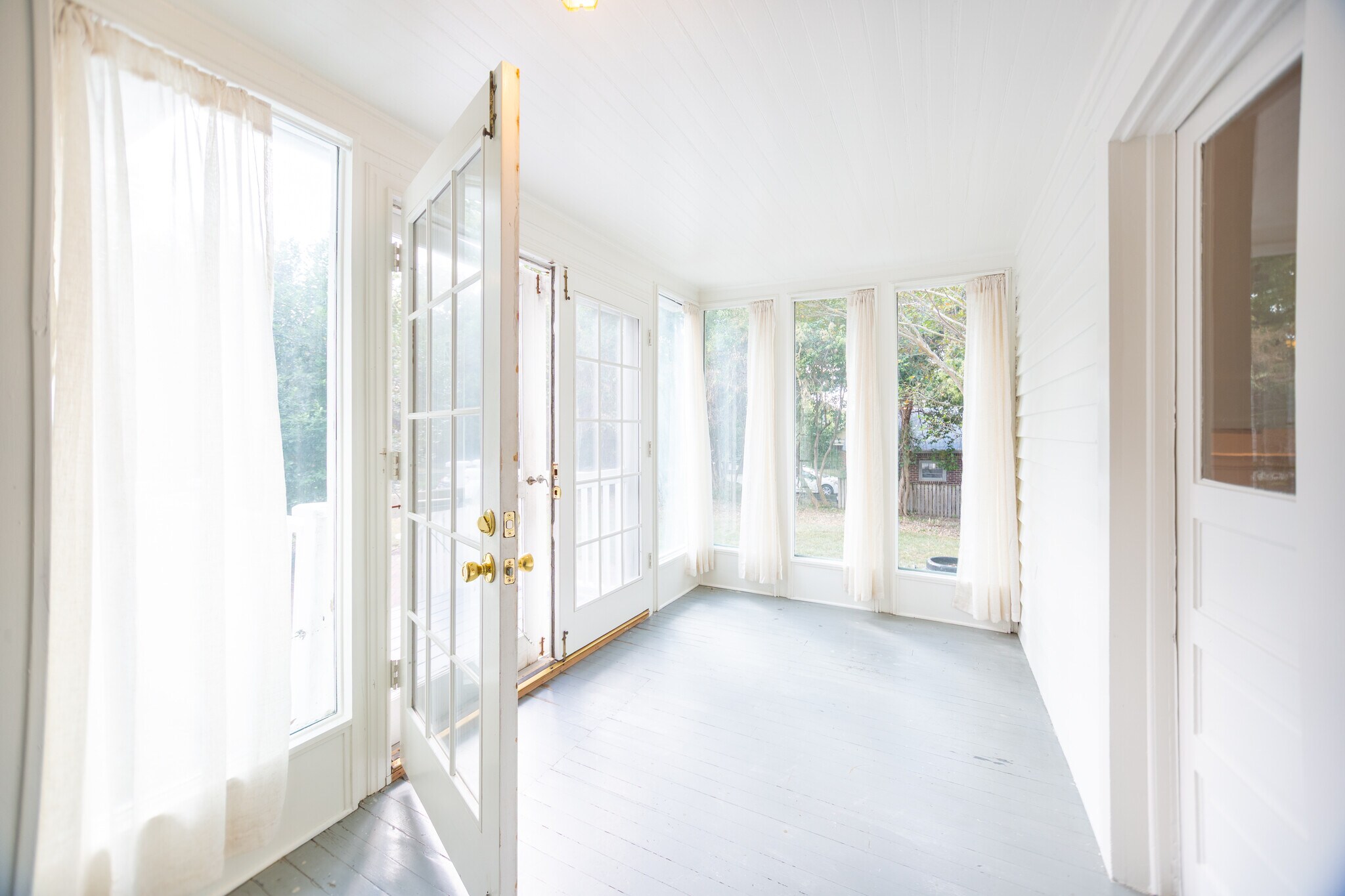 Sun Porch - 1014 Shepherd St