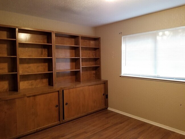 Building Photo - 1694 W Bullard Ave