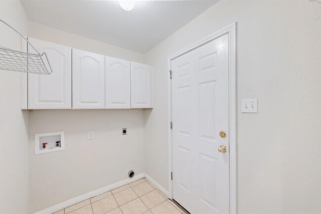 Building Photo - 212 Cargill Dr