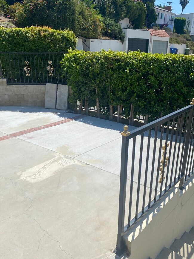 Front porch - 1437 Plumas St