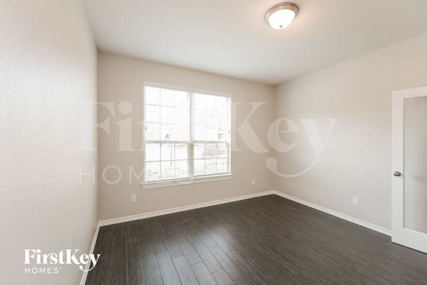 Building Photo - 9714 Birdsnest Ct