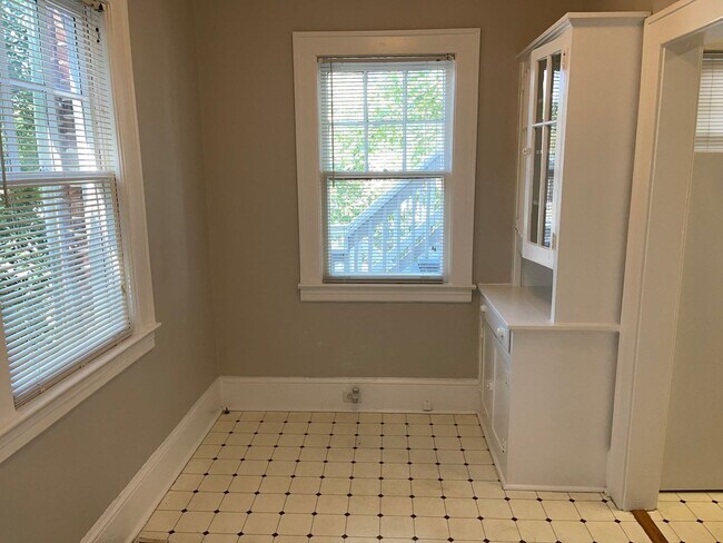 Building Photo - Adorable One Bedroom Apartment in Dilworth!