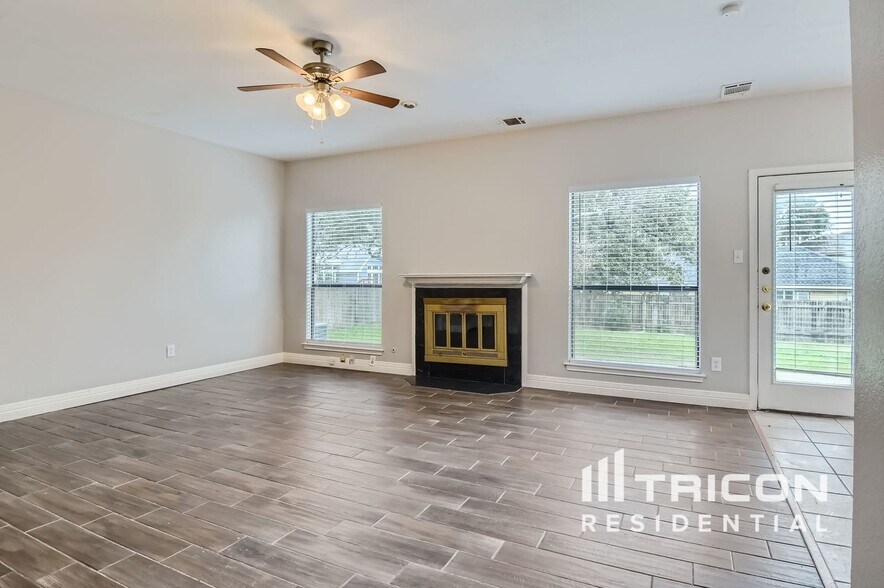 Building Photo - 1401 Deepwoods Trail
