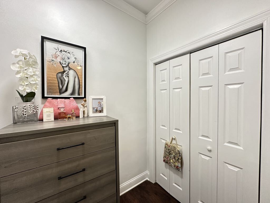 Building Photo - 3345 N Marshfield Ave