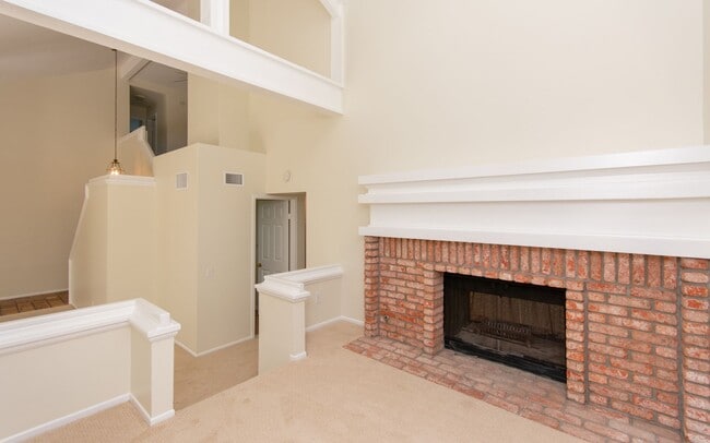 Building Photo - Wonderful 3BR/2.5BA La Costa Home!!!