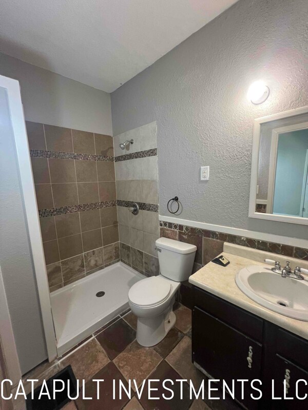 Building Photo - 1209-14 1/2 14 1/2 St