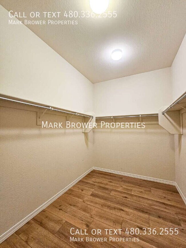 Building Photo - 3345 E Indigo St