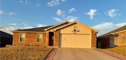 Building Photo - 5 Bedroom, 2.5 bath in Killeen