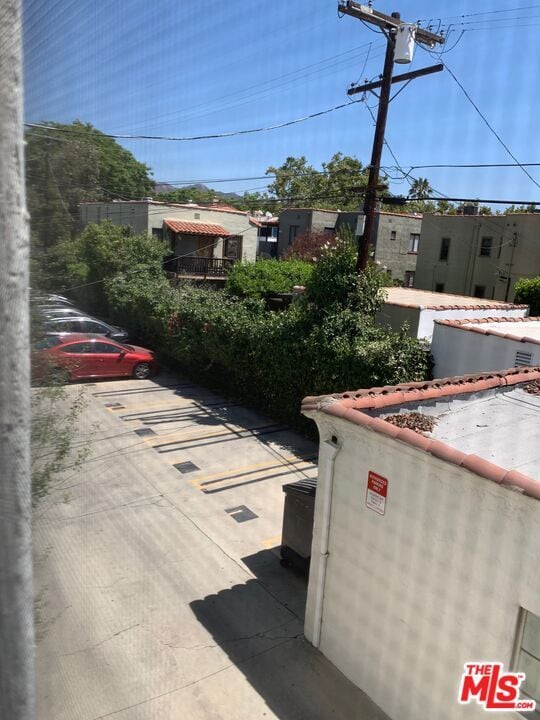 Building Photo - 802 N Sweetzer Ave