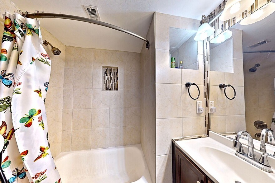 Building Photo - 4912 Herkimer St