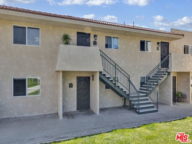 Building Photo - 6441 Kanan Dume Rd
