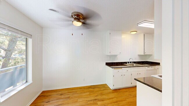Building Photo - 827 Las Gallinas Ave