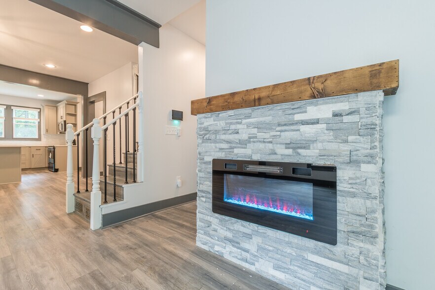 Electric fireplace - 1393 Westview Dr SW