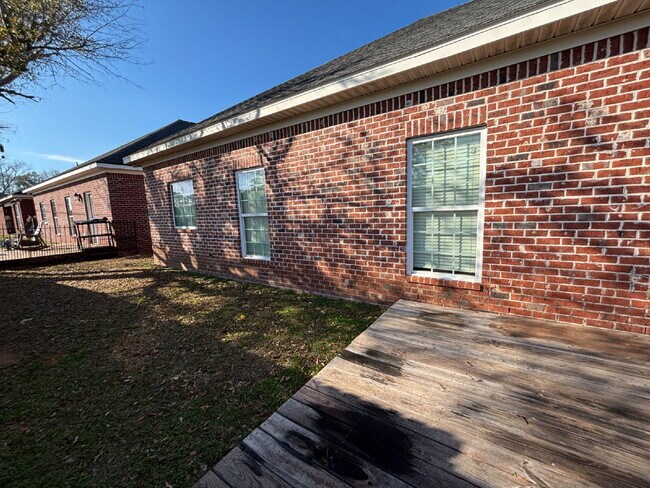 Building Photo - 241 Veritas Dr