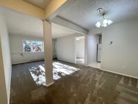 Building Photo - 1 Bed + Den Apartment with/ Utilities Incl...