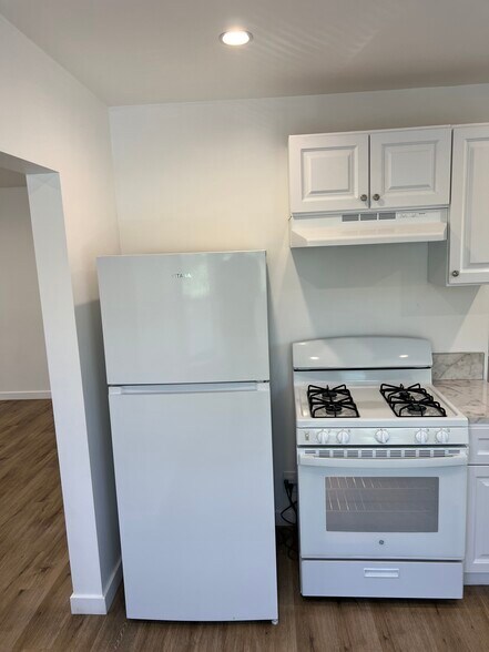 Building Photo - 12660 Oxnard St