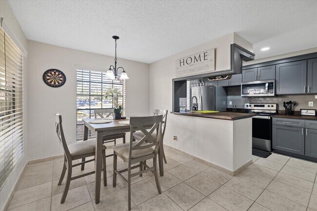 Building Photo - 8724 Mallard Reserve Dr
