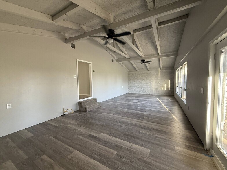 Building Photo - 6521 N Lottie Ave