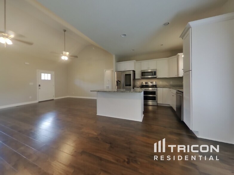 Building Photo - 512 Poplar Bend Dr