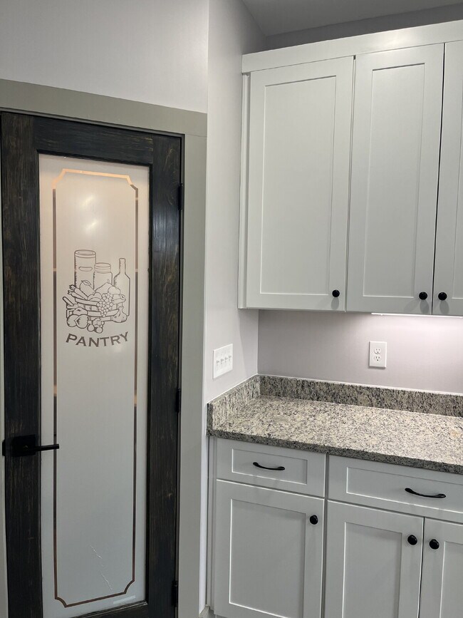 Building Photo - 2922 Painted Pony Dr