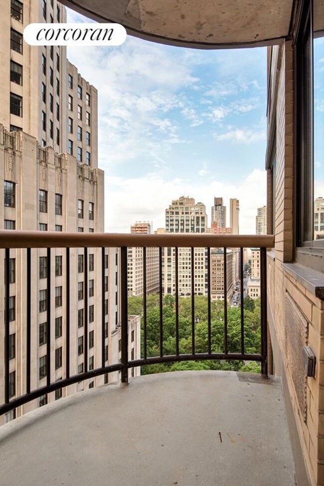 Building Photo - 45 E 25th St