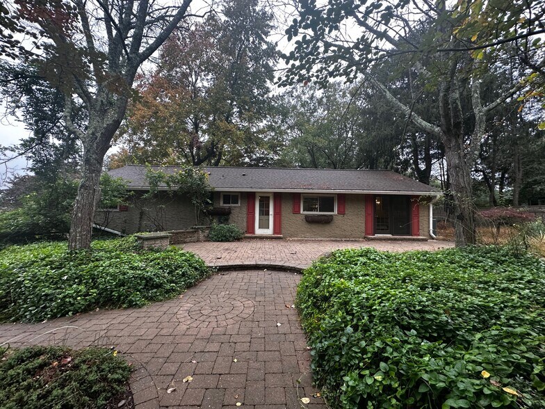 Building Photo - 1 High Acres Dr