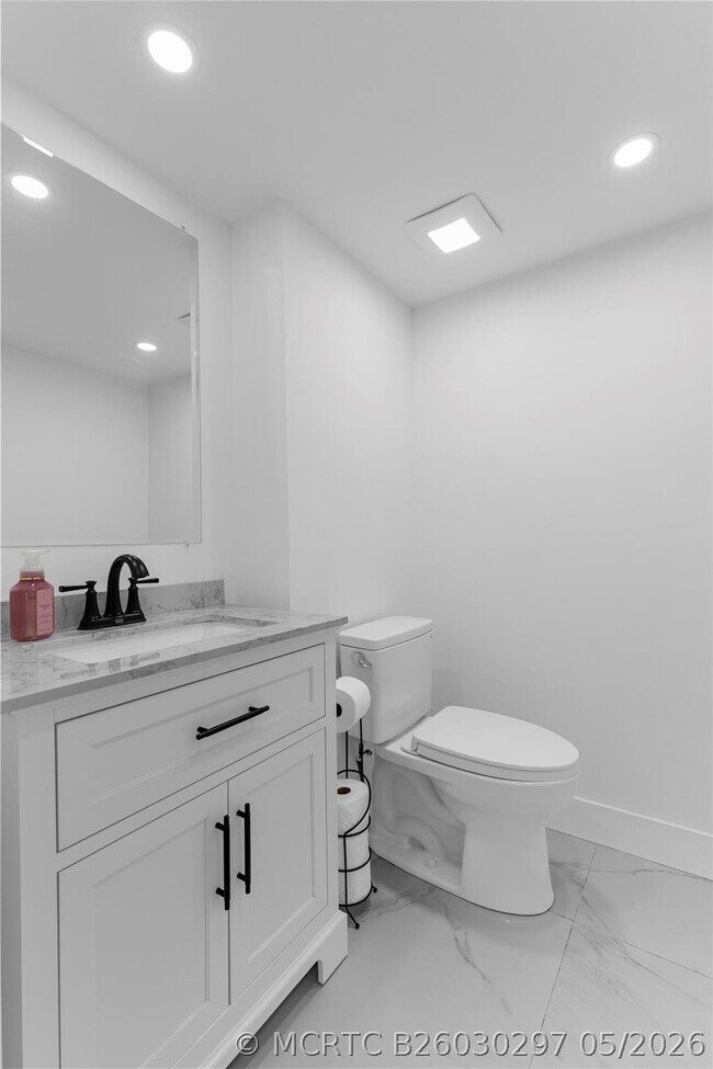 Building Photo - 3750 Galt Ocean Dr