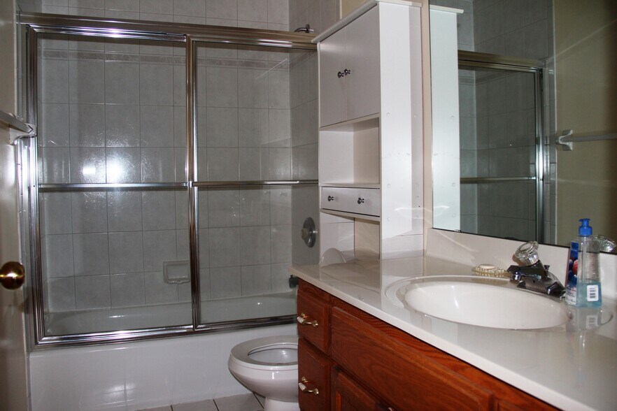 Building Photo - 4333 10th St NW