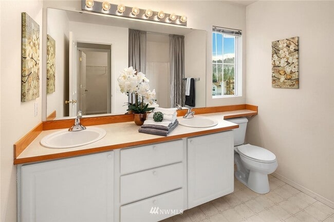 Building Photo - 3Bd/2.5Ba Bellevue Townhouse