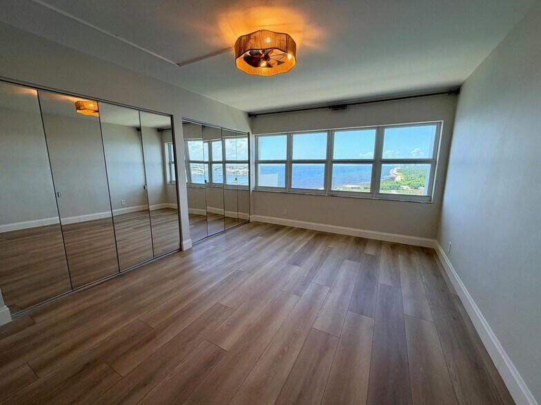 Building Photo - 2100 S Ocean Dr