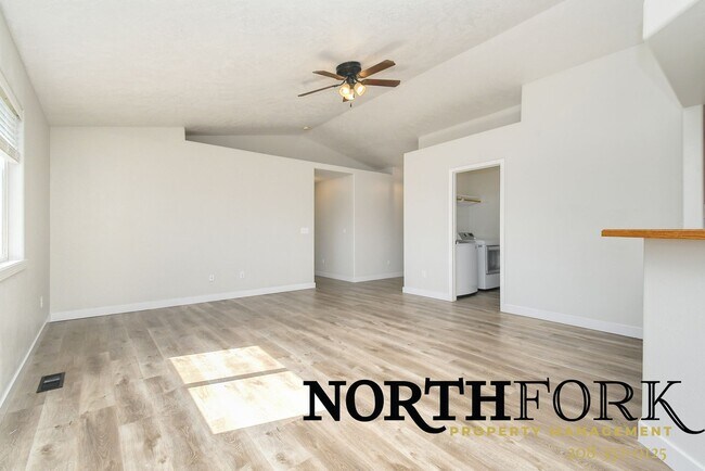 Building Photo - Comfortable, clean Meridian, Idaho Home available today!