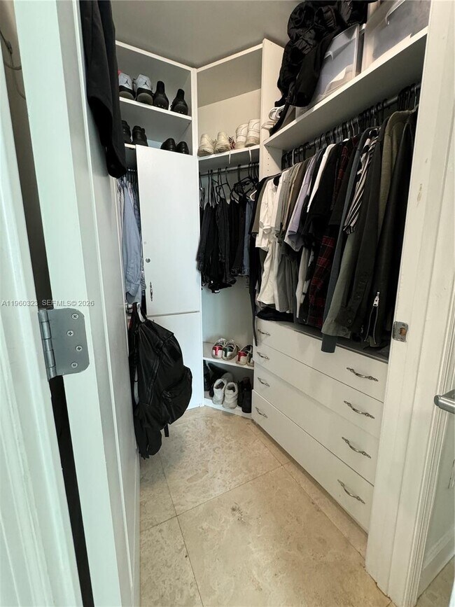 Building Photo - 1900 N Bayshore Dr