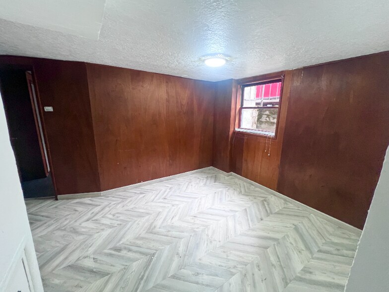 Building Photo - 317-319 NE 66th Ave