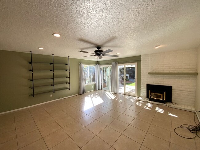 Building Photo - 4 Bedroom with Office Single Story Home Av...