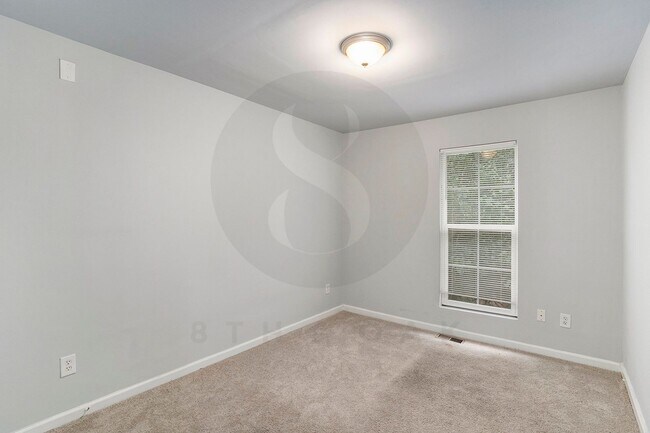Building Photo - 3BR/2.5BA Townhouse Near Flat Shoals Parkway!