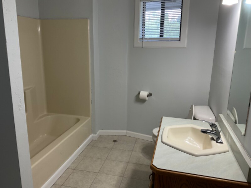 Building Photo - 206 Knoll Dr