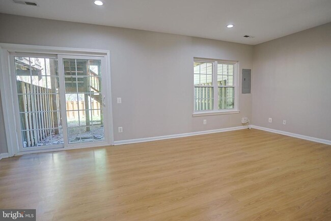 Building Photo - 3641 Bracknell Dr