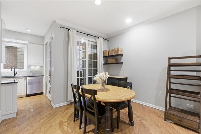 Building Photo - 2140 N Winchester Ave