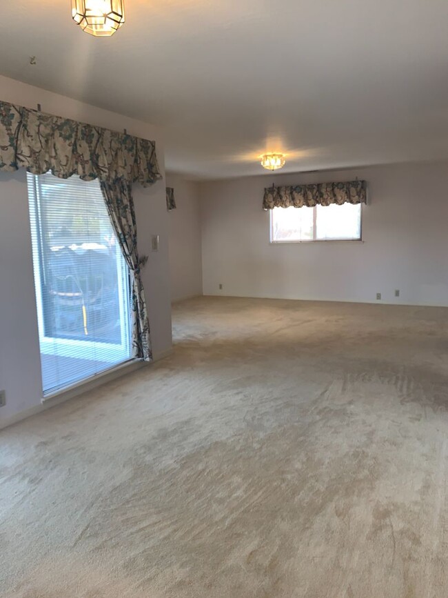 Building Photo - Coming soon! Spacious 4br / 2ba with bonus...